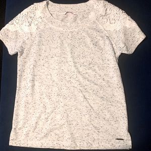 Beautiful crocheted shoulder cotton heather tee